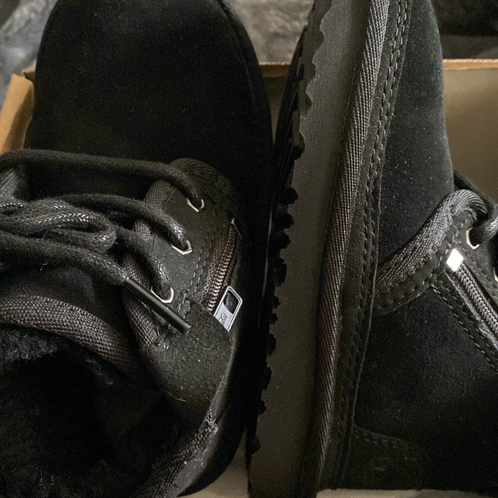 UGG - Picture 3 of 8